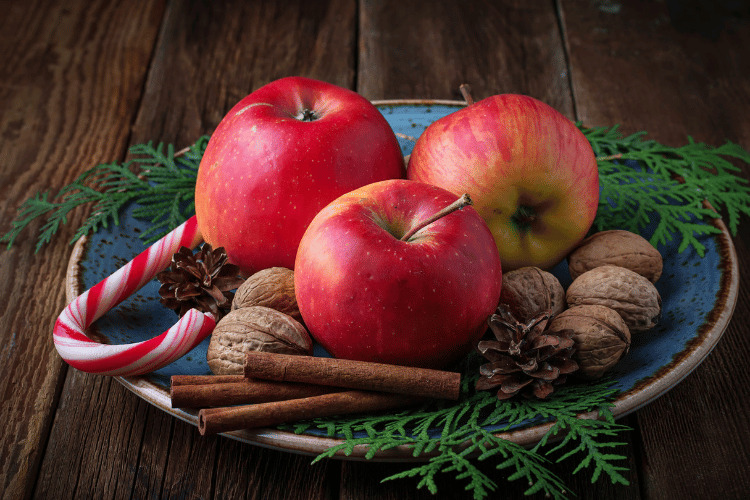 Nikolaus-Aktion bei Papes Gemüsegarten, Äpfel und Nüsse